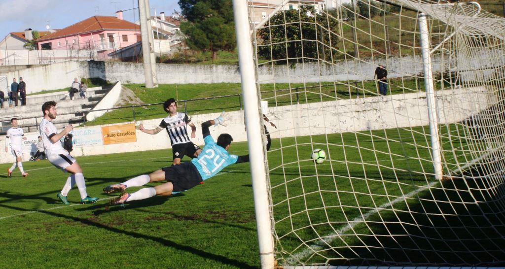 Alvinegros voltam a mandar em casa