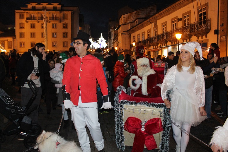 Milhares assistiram à chegada do pai natal e inauguração da Terra Natal e de Sonhos em Bragança