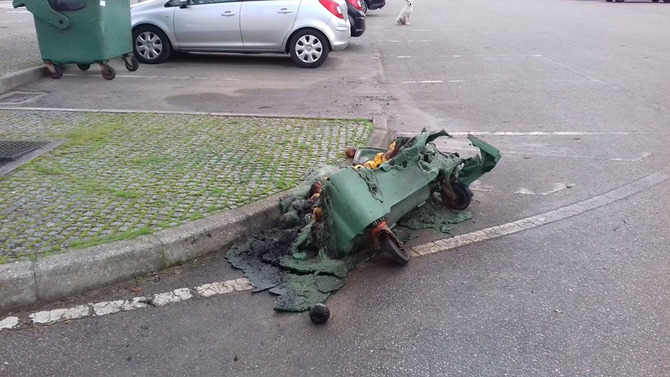 Dois detidos por fogo posto a contentores do lixo em Alfândega da Fé