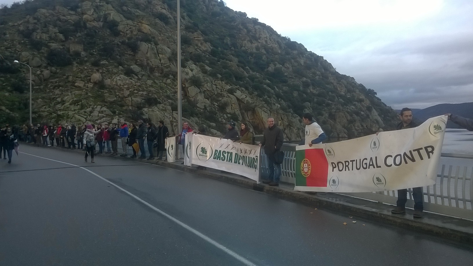 Portugueses e espanhóis unidos em manifestação contra exploração de urânio junto à fronteira
