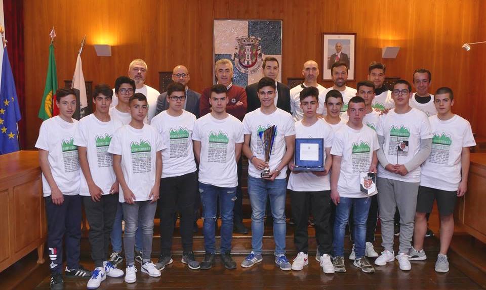 Equipa de juvenis do Montes Vinhais homenageada pelo município