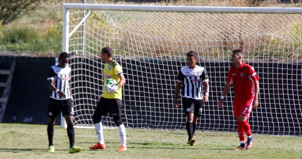 Futebol: SC Mirandela perde (1-0) em Barcelos