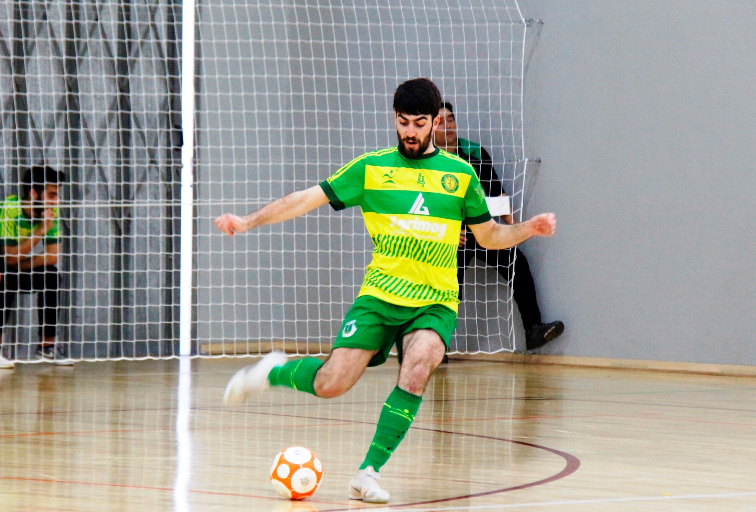 Macedense vence Gualtar e Mogadouro cede empate caseiro