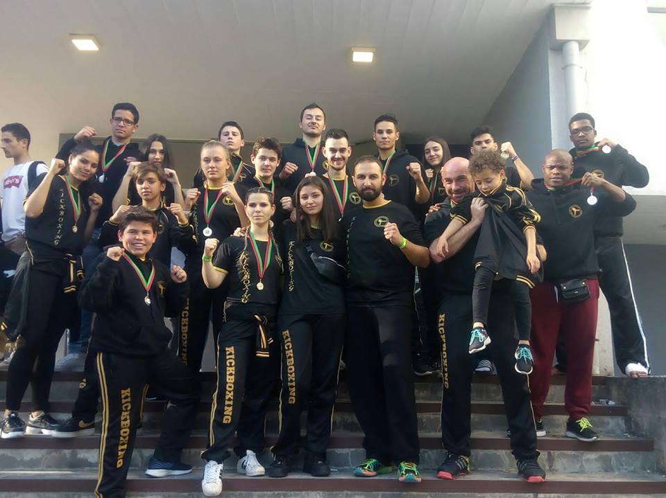 ADCMC/CCN é vice-campeã de light-contact por equipas e coloca 16 atletas no nacional