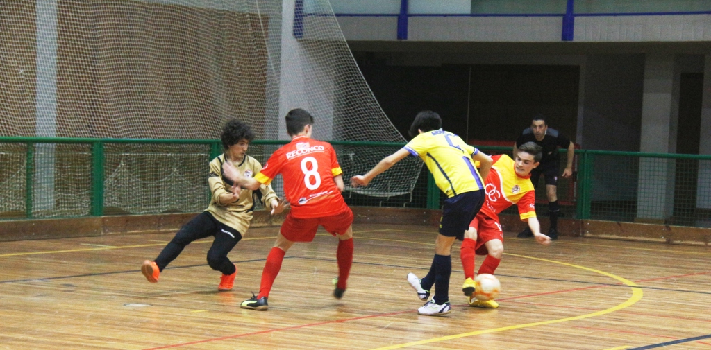 Futsal: Derrota caseira penaliza boa prestação da Escola Arnaldo Pereira