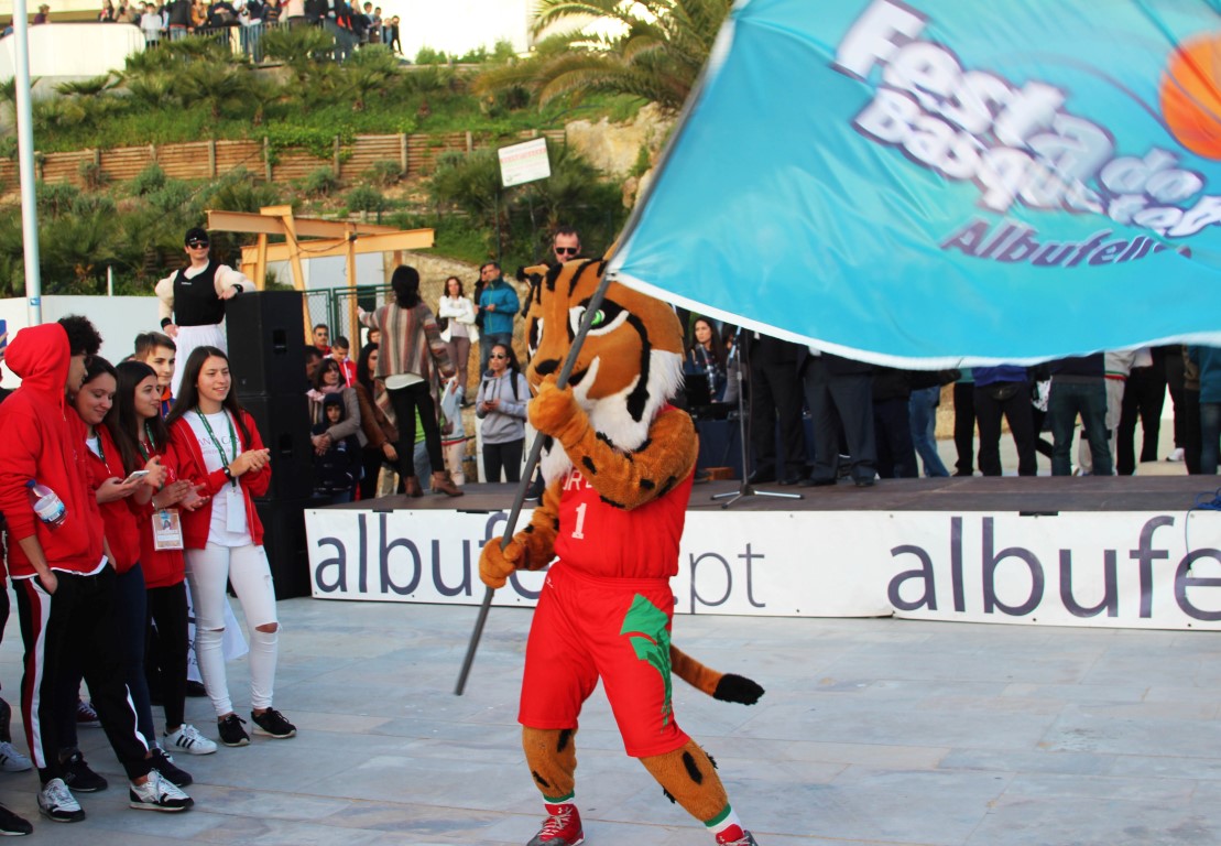 Selecções distritais de Bragança participam na Festa do Basquetebol em Albufeira