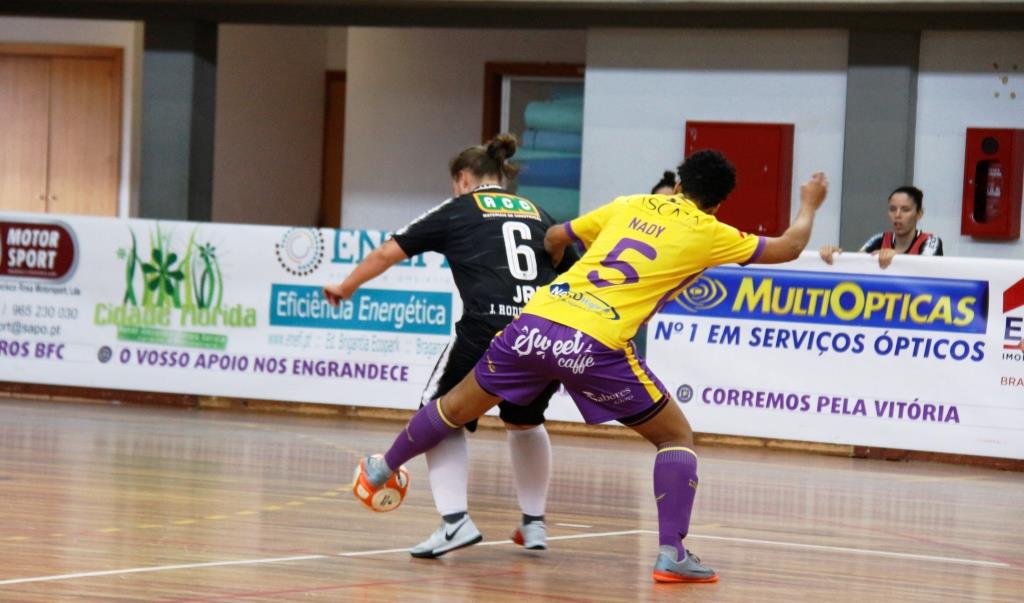 Futsal feminino: Pioneiros sofrem derrota caseira