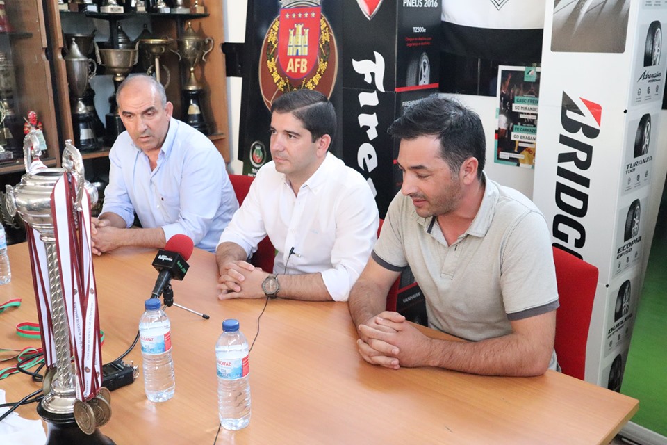 Futebol: Óscar Guerra é hipótese para integrar a estrutura do Académico de Viseu