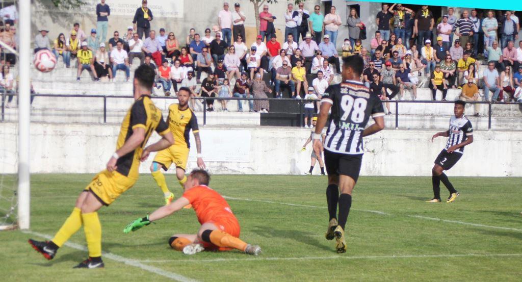Fafe impõe derrota ao Mirandela e fica mais perto do play-off de subida