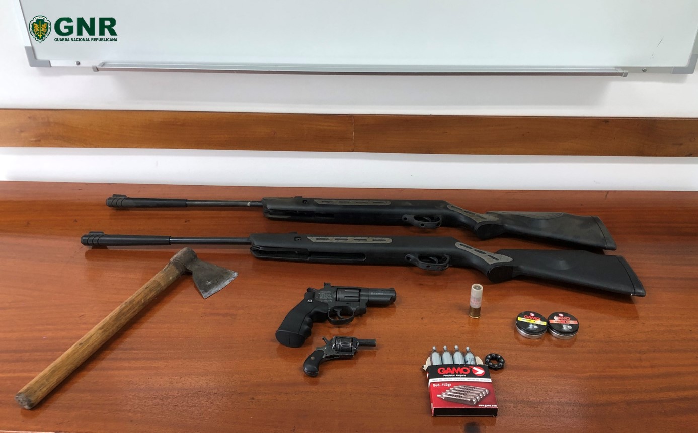 Apreendidas em Izeda várias armas usadas em ameaças
