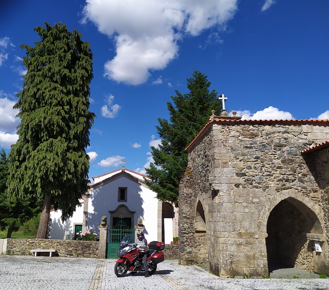 Espanhóis conhecem monumentos portugueses de mota e viagem começou em Bragança
