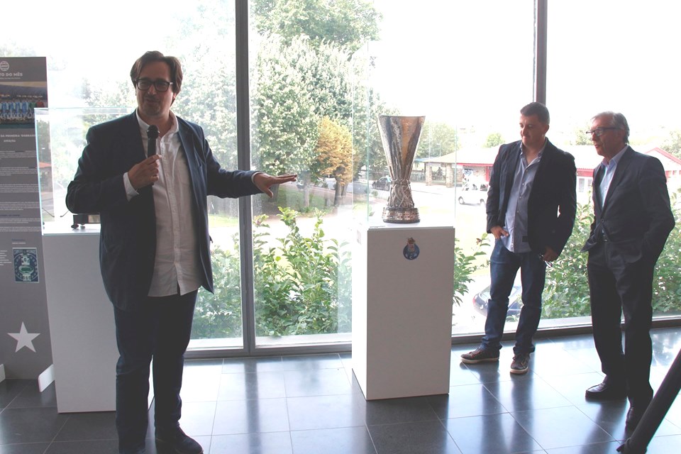 Futebol: “Nesta Casa Mora o Dragão” em exposição na vila de Alfândega da Fé