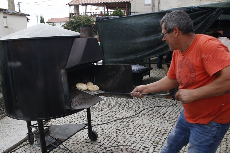Feira do Pão e dos Produtos da Terra de Samil com mais expositores