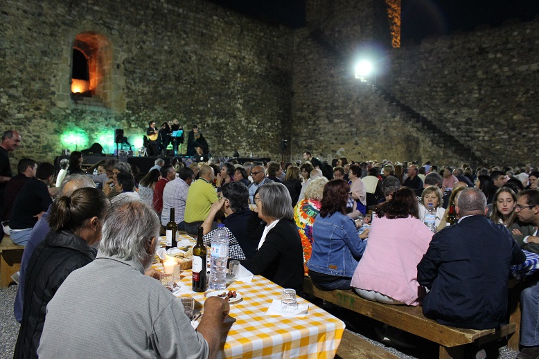 Lions Clube de Bragança convidou pessoas a serem solidárias ao som dos fados de Coimbra