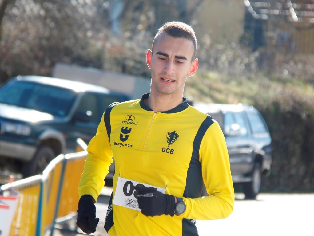 Atletismo: João Melgo bate recorde pessoal nos 3000 metros obstáculos