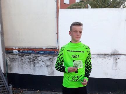 Futebol: Jovem guarda-redes de Macedo de Cavaleiros assina pelo Benfica