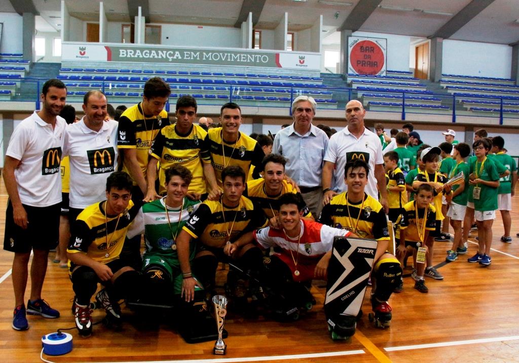 Liceo da Coruña e Lourinhã estreiam-se a vencer em Bragança