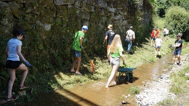 Voluntários belgas embelezam aldeias no Parque Natural de Montesinho