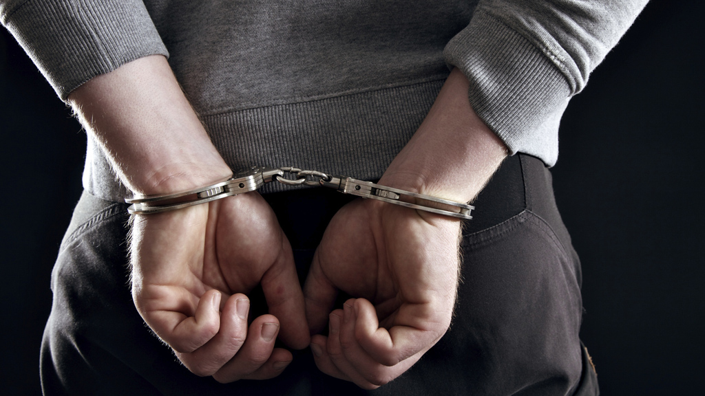 Detido em Vila Flor por posse de arma proibida e contrafacção