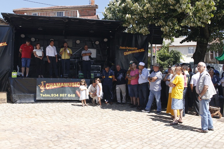Macedo do Mato promove pão e azeite em feira de produtos