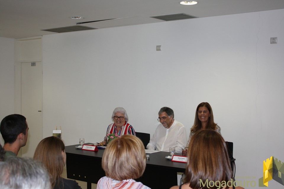 Livros de mogadourenses apresentados na biblioteca municipal Trindade Coelho