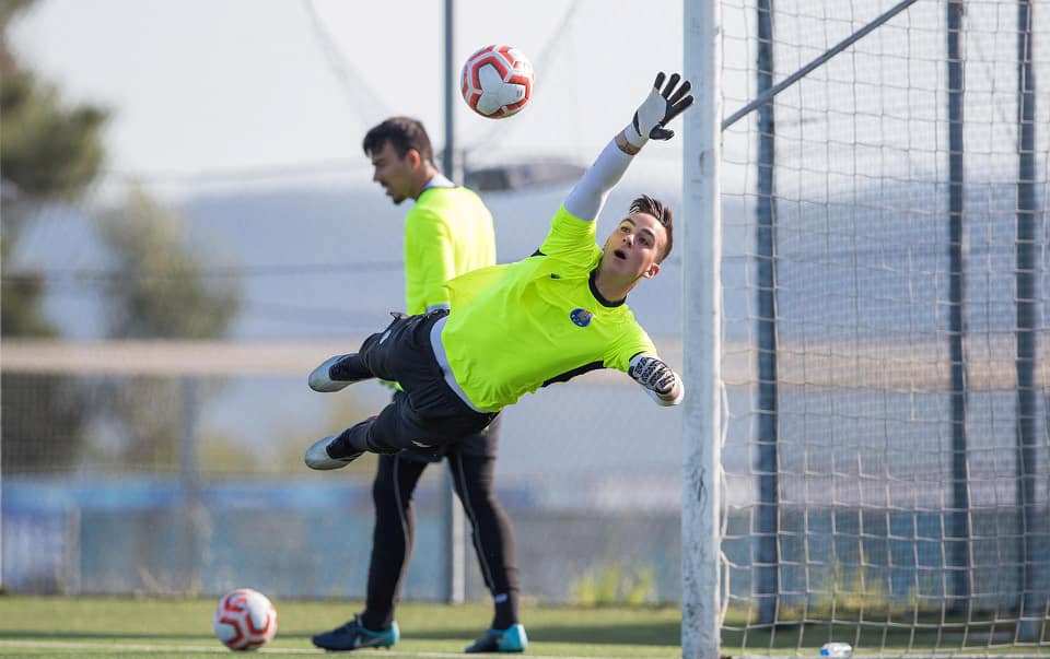 Futebol: Guarda-redes vinhaense dos sub-17 do F.C. Porto chamado aos trabalhos do plantel principal