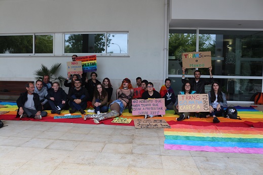 Chuva transformou marcha em concentração do orgulho LGBTIQ