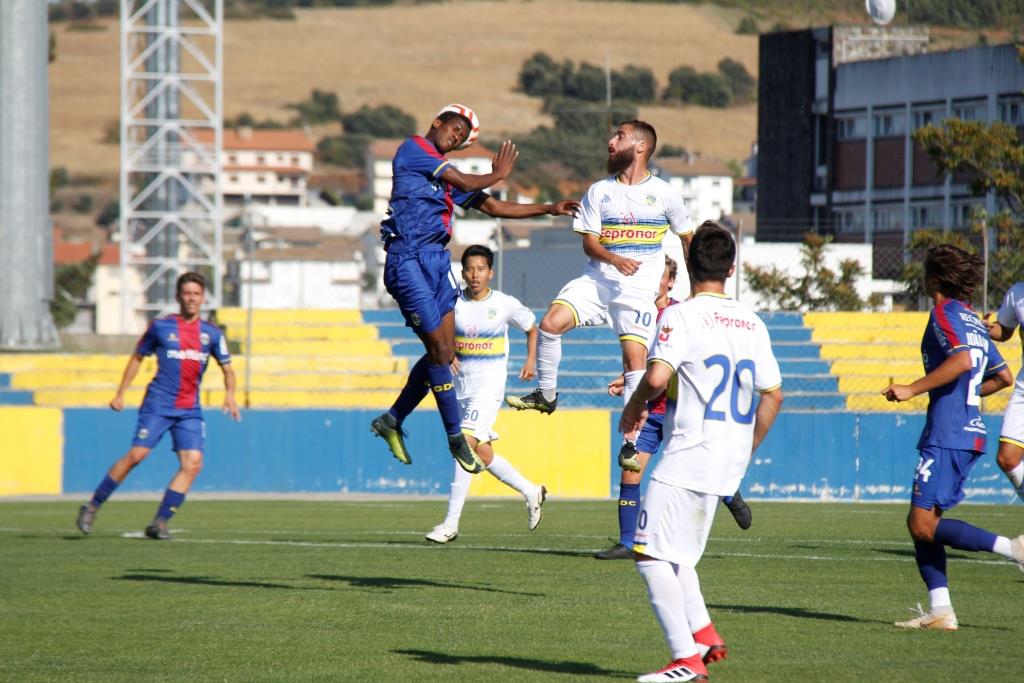GDB com mudanças no eixo da defesa face às ausências de Jesus e Chamboco