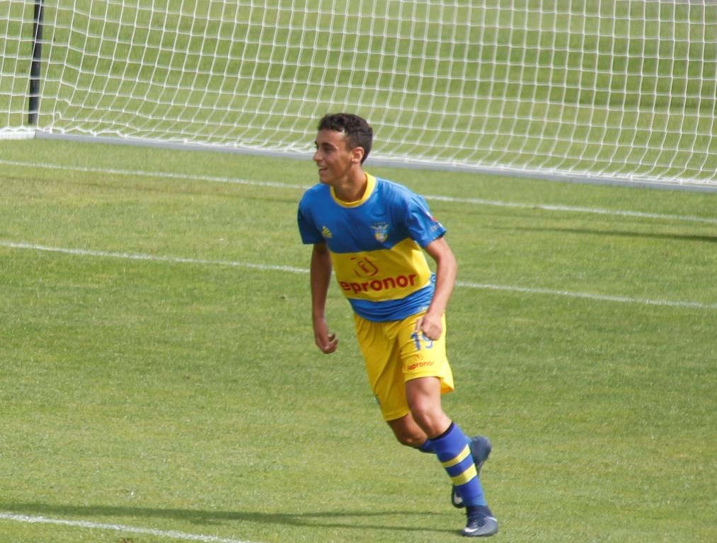 Futebol: Rodrigo Ferreira, de apenas 17 anos, estreia-se a titular no GDB