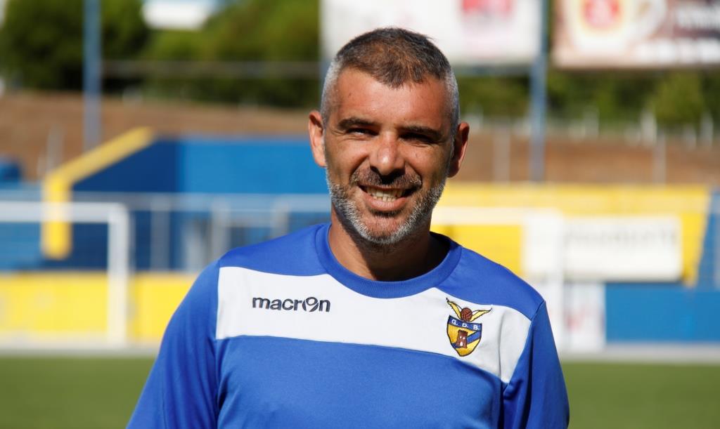 Móbil apontado ao comando técnico dos Estudantes Africanos