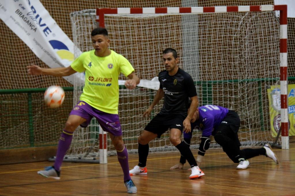 Pioneiros com teste positivo a uma semana do início do nacional