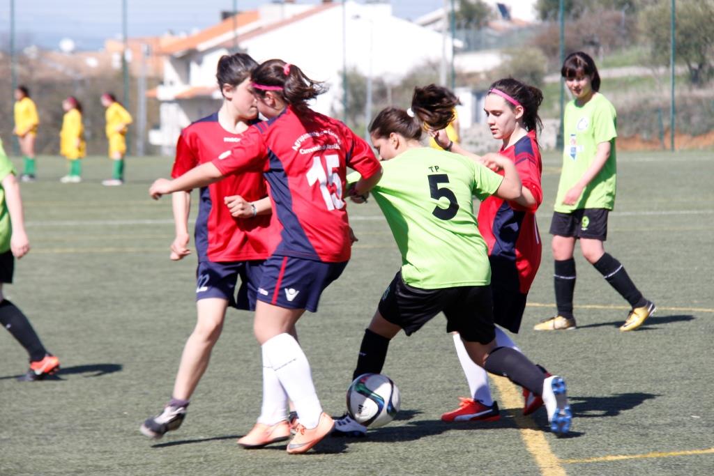 Futebol: Macedo de Cavaleiros recebe em 2020 a Festa do Futebol Feminino