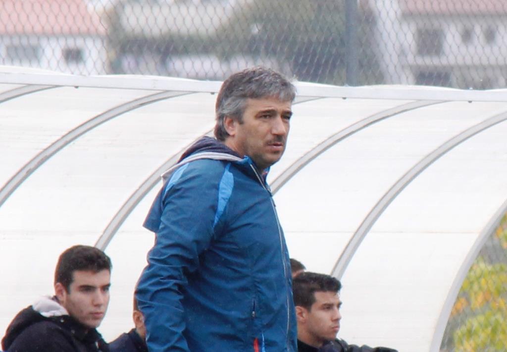 Futebol: Carlos Garcia assume comando técnico dos Estudantes Africanos