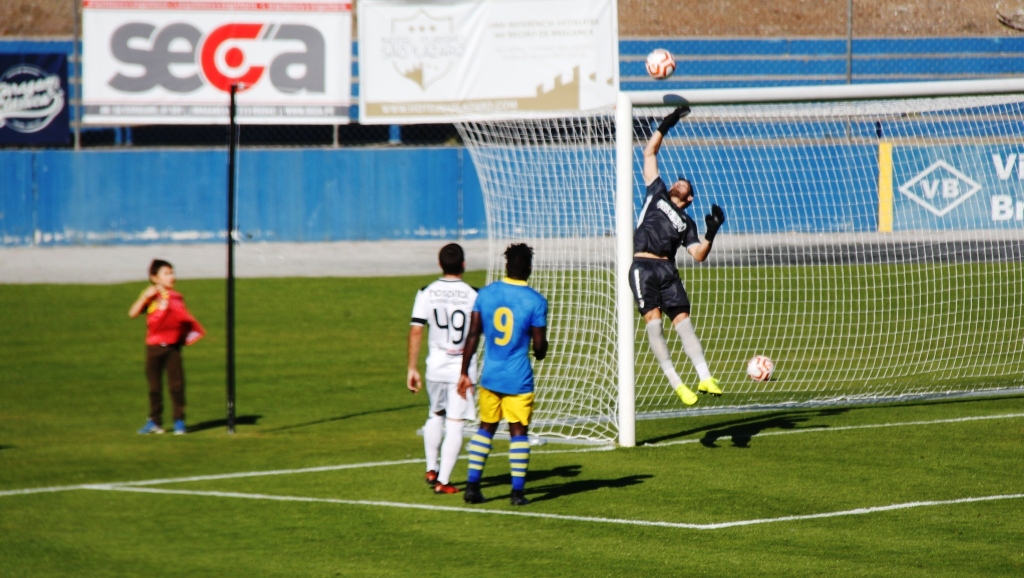 Futebol: Guarda-redes mostraram serviço no empate sem golos entre Bragança e Maria da Fonte
