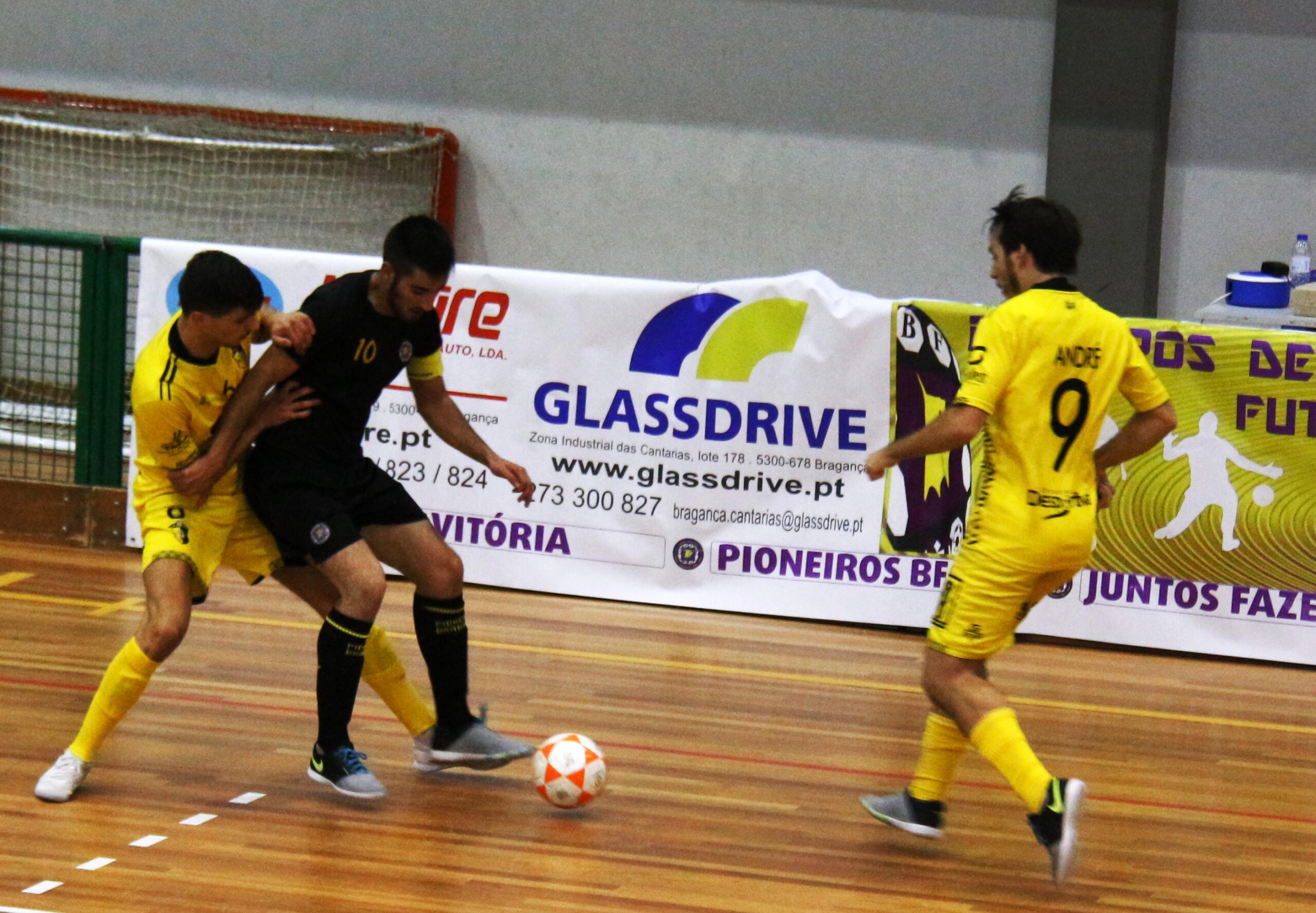 Futsal: Pioneiros sofrem duro golpe em casa
