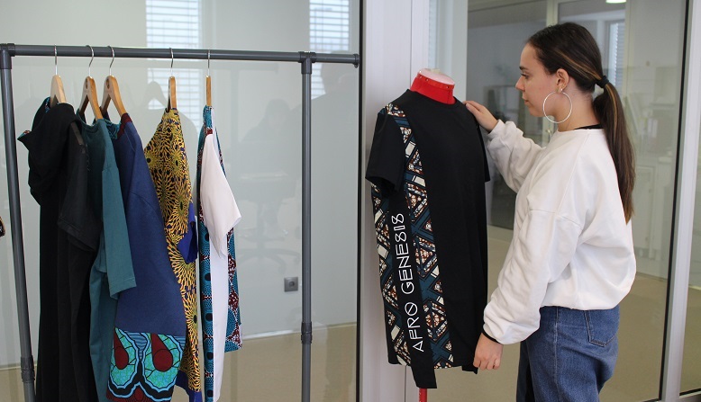 Costurar e doar roupa em troca de sorrisos