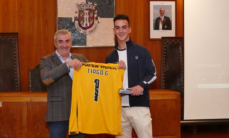 Futebol: Município de Vinhais homenageia Tiago Gonçalves