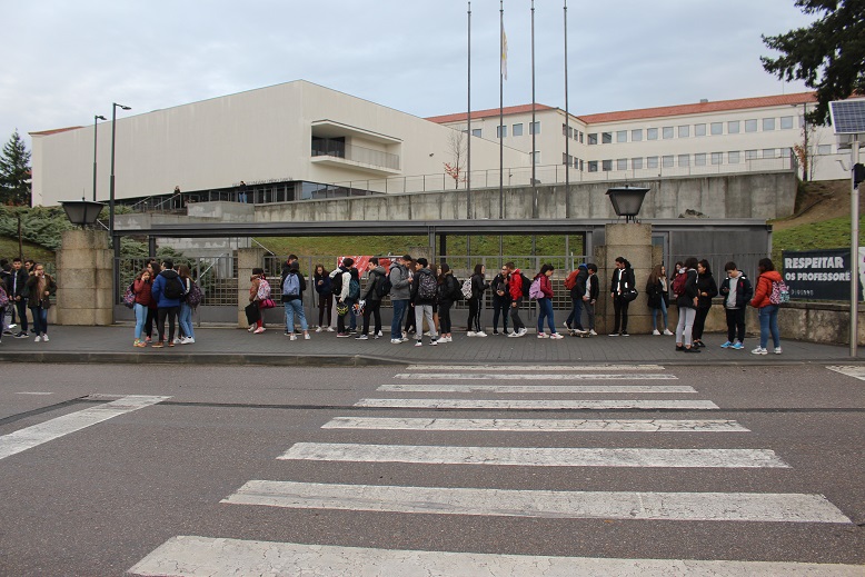 Greve encerra escolas em Bragança