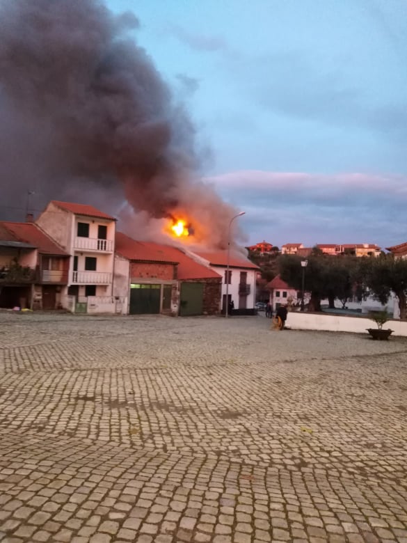 Incêndio em habitação deixou homem desalojado em Lagoa (Macedo de Cavaleiros)
