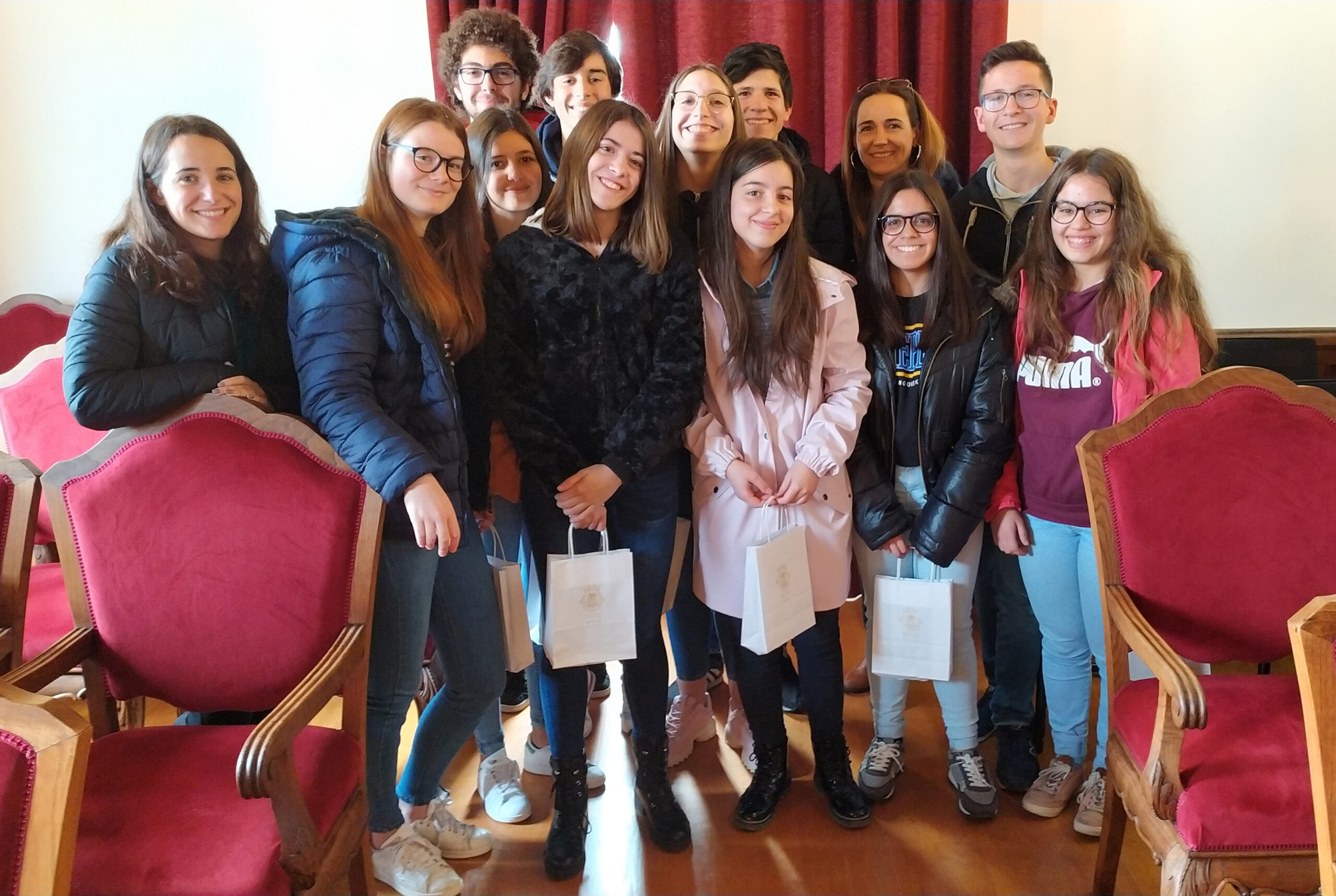 Alunos foram à Assembleia Municipal de Carrazeda questionar a redução de sessões de cinema