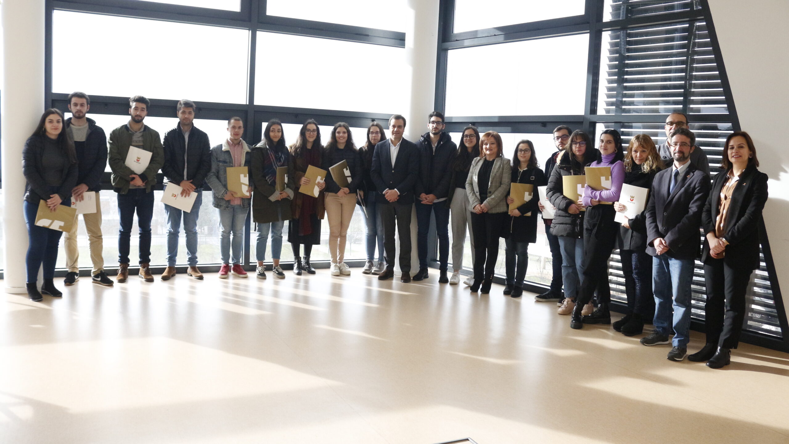 Município de Bragança distribui 19 bolsas de estudo a alunos que frequentam ensino superior