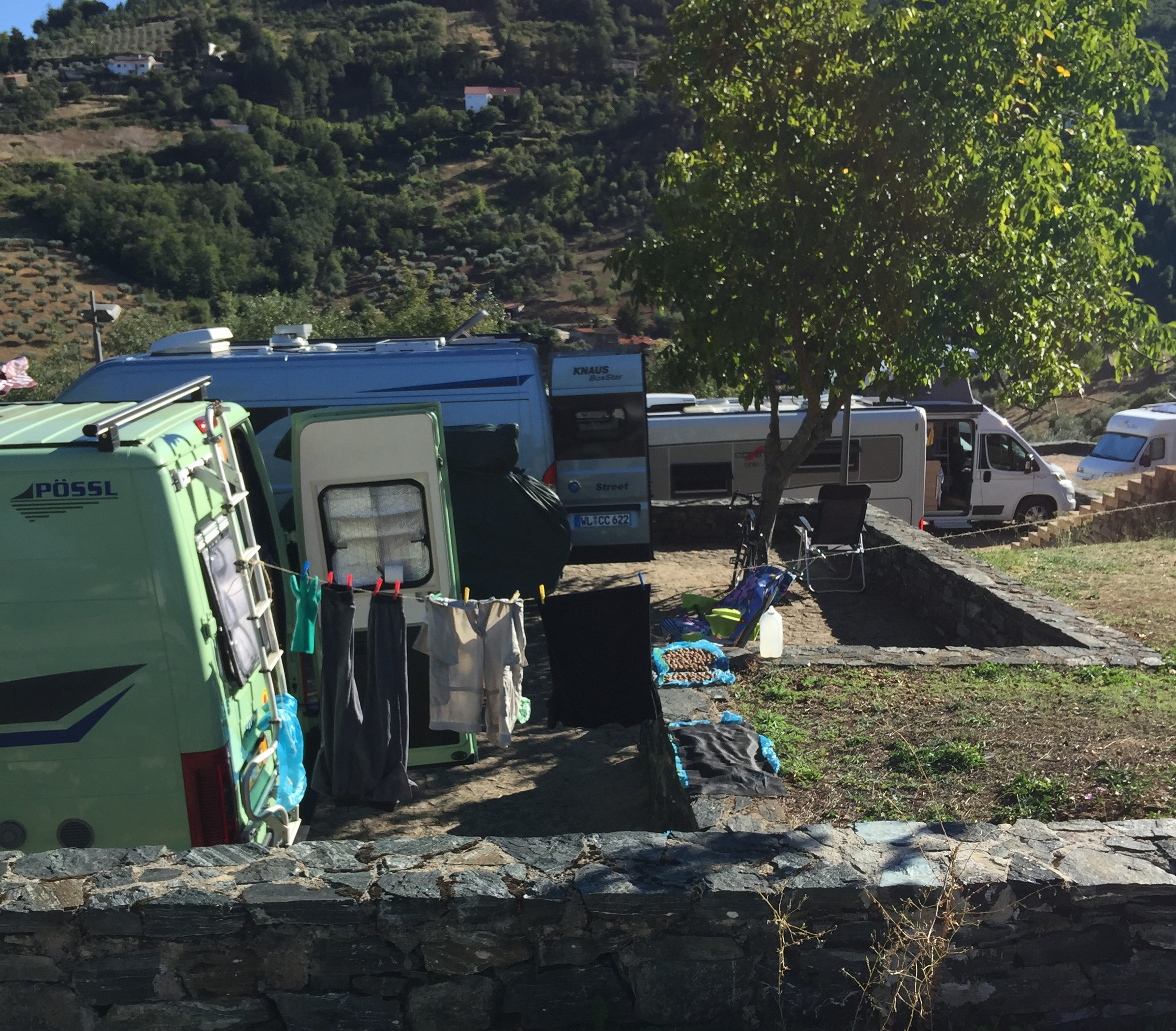 Local de pernoita junto ao castelo de Bragança transformado em parque de campismo