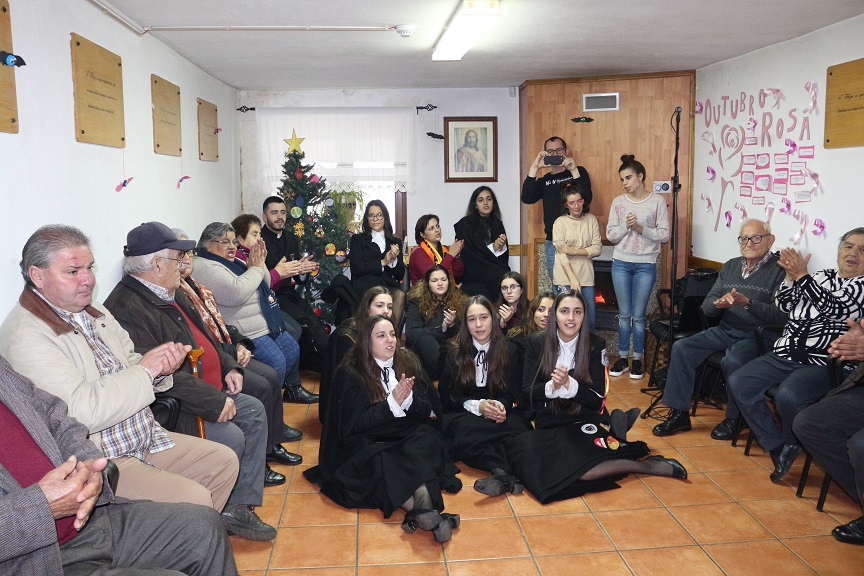 Alunos de Gerontologia do IPB animam idosos do centro paroquial de Rebordãos