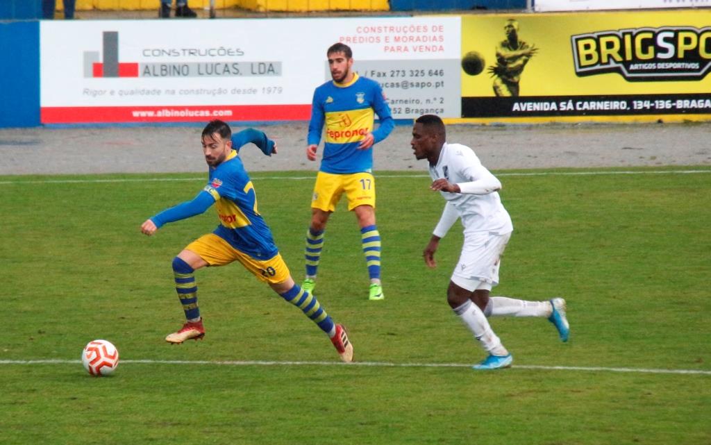 Futebol: Bragança sofre derrota caseira e desce para a zona de despromoção