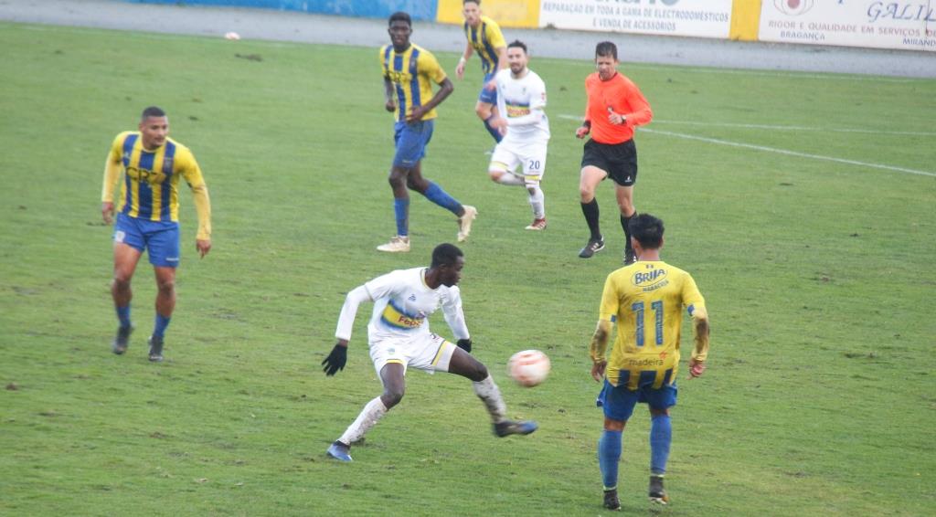 Futebol: Eficácia madeirense impõe derrota ao Bragança