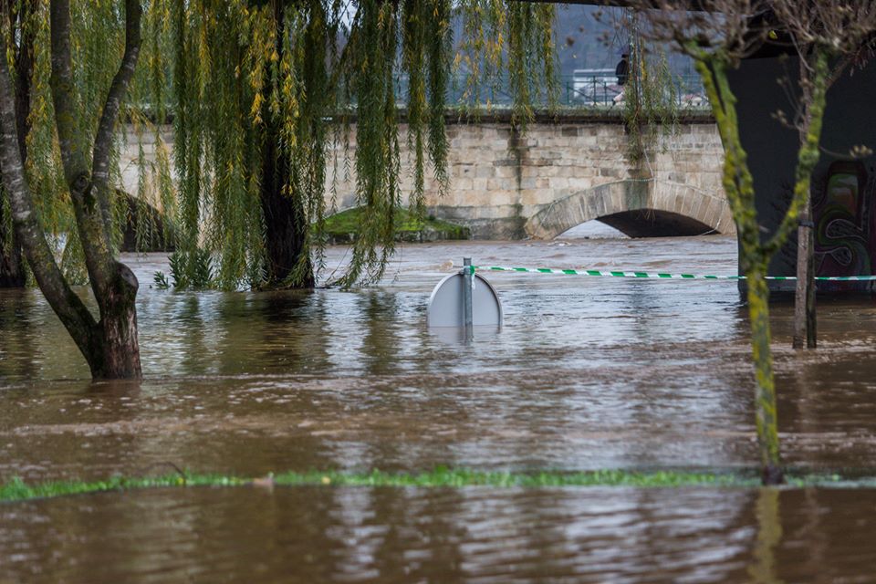 Chuva faz galgar rio Tua em Mirandela e alaga culturas na Foz do Sabor