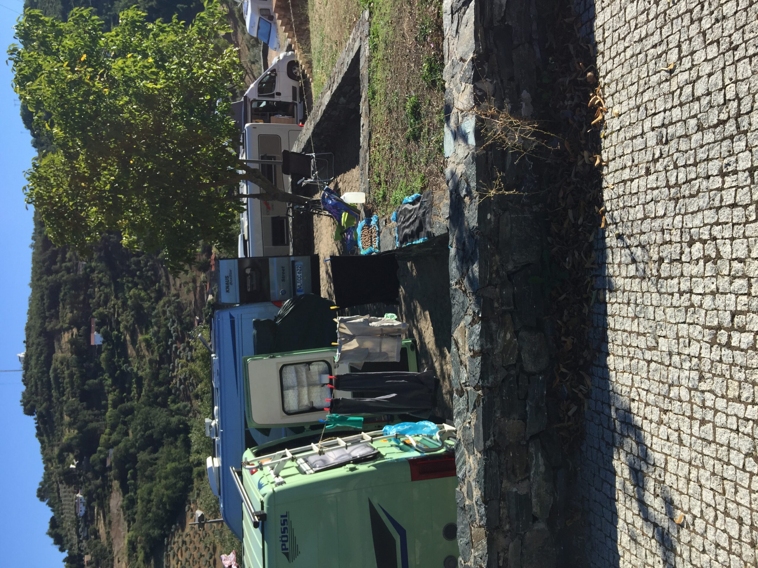 Caravanas fazem de local de pernoita parque de campismo junto ao castelo
