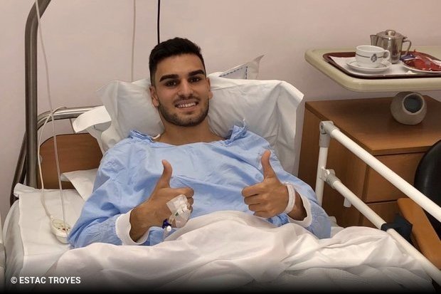 Futebol: Rui Pires pára até ao final da época após operação ao joelho