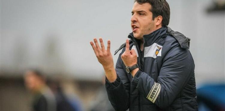 Futebol: André David atento ao trabalho dos jogadores da formação