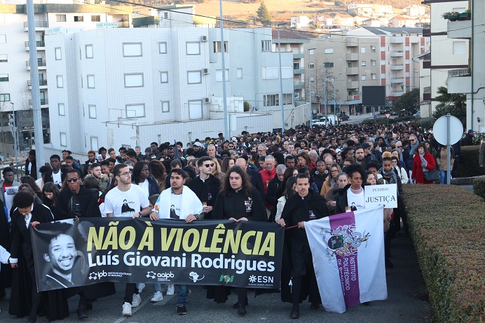 Bragança homenageou Giovani Rodrigues com silêncio e apelou à não violência